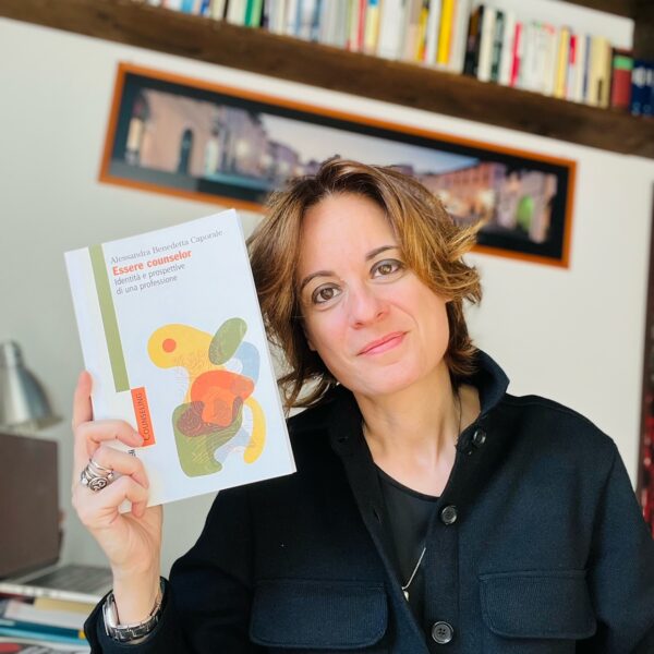 Alessandra Caporale col suo libro sul counseling